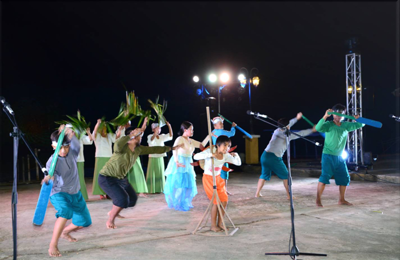 The Lincod Cultural Collective in their interpretative dance
depicting the coastal community life.